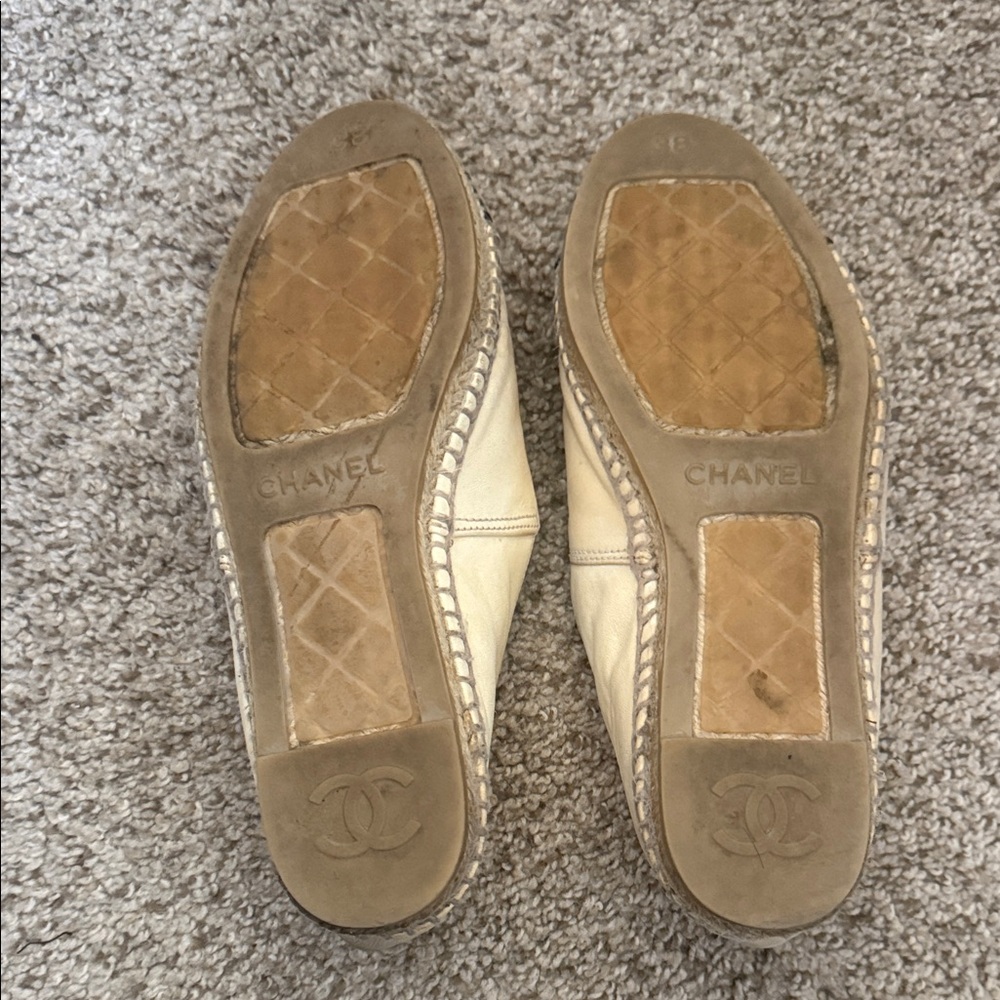 CHANEL Women's Beige and Black Espadrilles - Picture 5 of 8